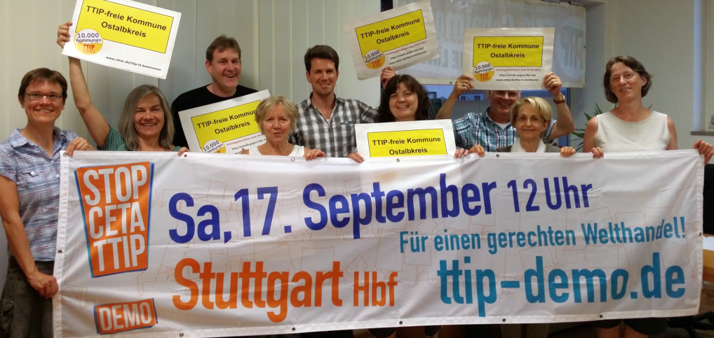 Die Vorbereitungsgruppe zeigt das Banner für die Demo am 17. September